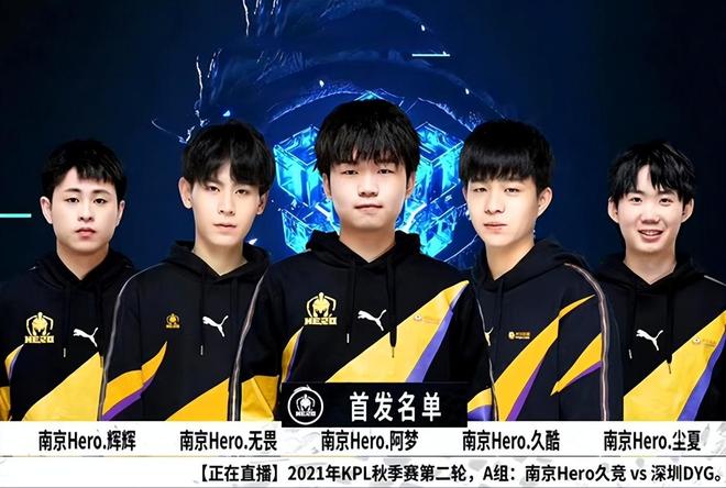 在更衣室里 在更衣室里