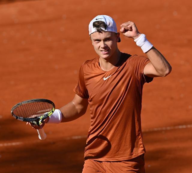 表现出色 表现出色