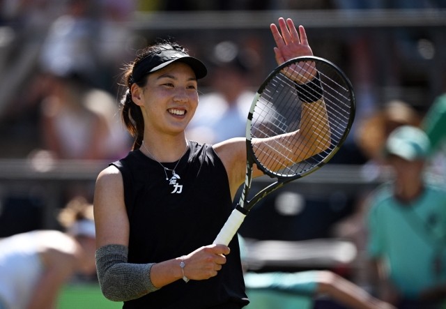 中保持高昂 中保持高昂